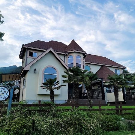 American Village Pension Manoa Namhae Exterior foto