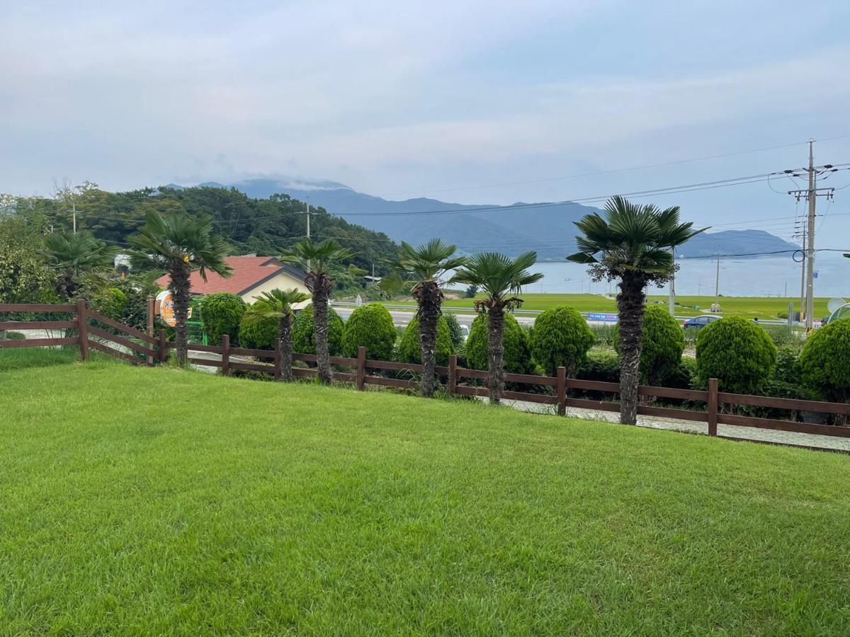 American Village Pension Manoa Namhae Exterior foto